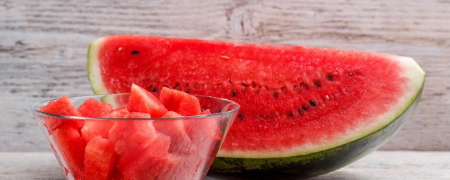 酸奶和西瓜一起吃可以吗(西瓜可以和酸奶一起吃吗?)