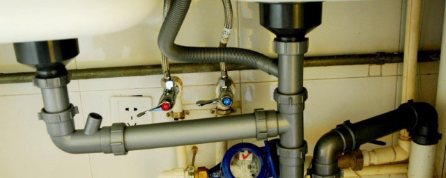 怎样排掉水管里面的空气(怎么排除水管道里的空气)