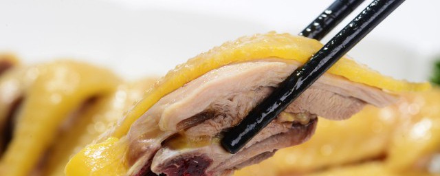 白切鸡是冷水下锅吗(烧白切鸡是冷水下锅还是热水下锅)