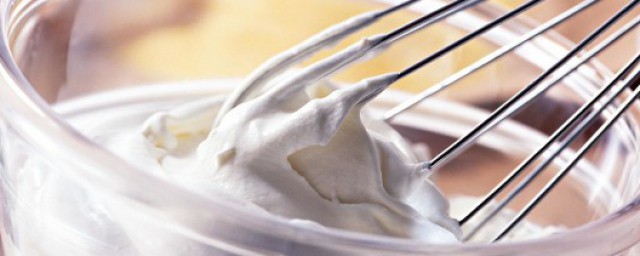 如何用鸡蛋打奶油(用鸡蛋可以打出奶油吗)