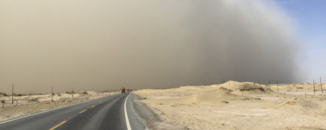 如何躲避沙尘暴(如何躲避沙尘暴作文)