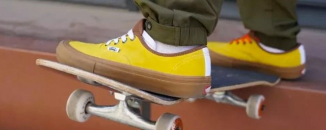 滑板鞋歌词全文(歌曲我的滑板鞋歌词)