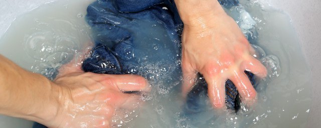 怎么除衣服上的铁锈(如何除衣服上的铁锈)