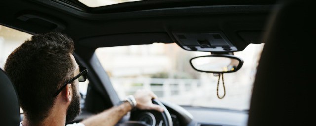 为什么倒车影像不显示(为什么倒车影像不显示,快要撞到东西才会显示)