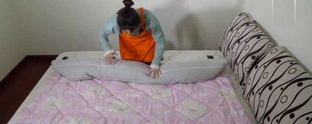 装棉被的简易方法(如何装大棉被)
