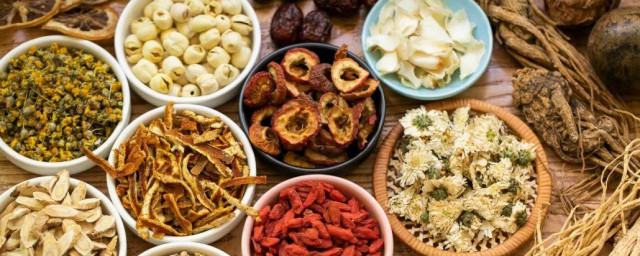 喝中药期间的禁忌哪些食物(喝中药期间的禁忌吃什么)