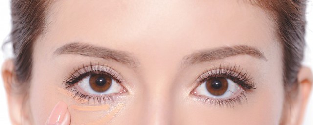 如何贴眼袋贴才正确(眼袋贴怎么贴图片)