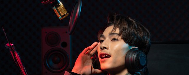 怎样使声音变好听 如何练奶狗音 如何使声音变好听