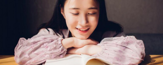 生活细碎万物成诗的含义(生活细碎,万物成诗对应的句子)