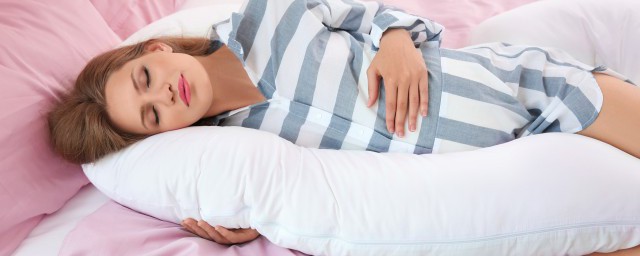 怀孕不能平躺睡吗(怀孕可以平躺睡不)
