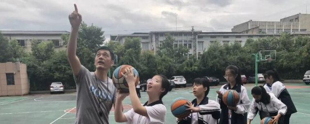 当体育老师需要哪些条件(体育老师应该具备哪些条件)