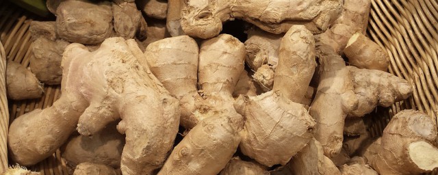 生姜的功效与禁忌(生姜的功效与禁忌中药网)