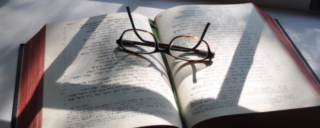 桃之夭夭灼灼其华解释(桃之夭夭灼灼其华怎么解释)