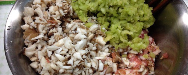 茄子素饺子馅做法步骤(素饺子茄子馅的制作)