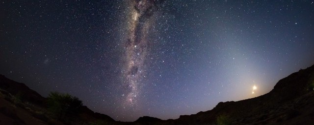 满船清梦压星河出自哪首诗歌(满船清梦压星河是什么意思)