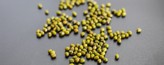 绿豆汤的作用与禁忌有哪些(绿豆汤忌什么食物)