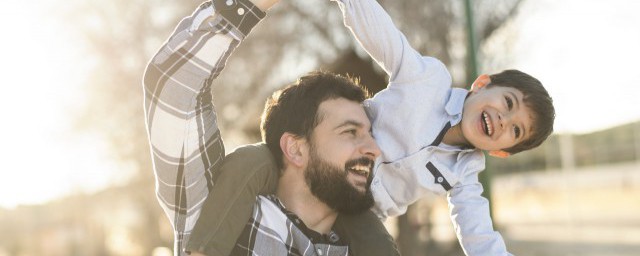 写给父亲催泪的话简短有哪些(写给父亲催泪的话,句句感人!)