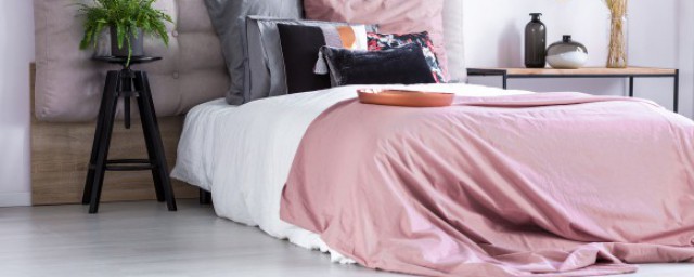 套棉被的方法(被套套棉被的简单方法)