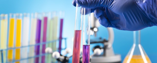 关于氯仿的化学式和名称(氯仿的别名)