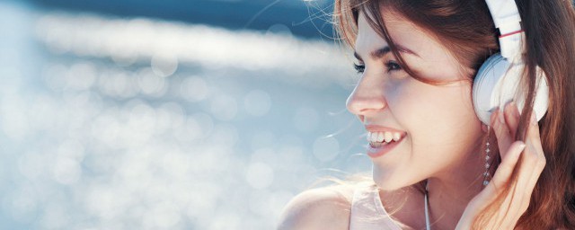 爱国奉献歌歌词是什么(有关奉献的歌词)