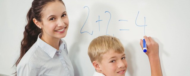 三条横线表示的数学符号的意思(数学符号三条线是什么意思)