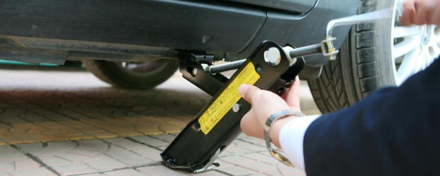 汽车底盘进水的处理方法(汽车底盘进水怎么弄干)