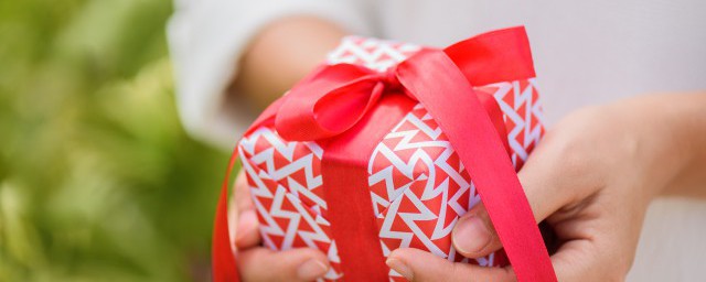 送什么礼物给女朋友(送什么礼物给女朋友最浪漫)