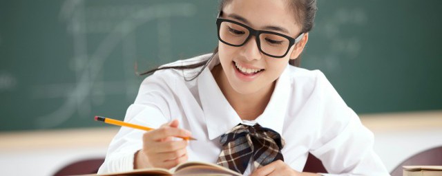 关于数学函数中的振幅(数学三角函数振幅是什么)