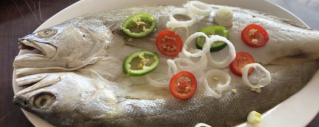 冷冻开背鱼简单做法(超市买的冷冻开背鱼怎么做)