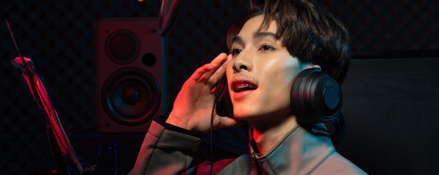 当兵前的那晚上歌词是什么(当兵的那一晚上歌词)