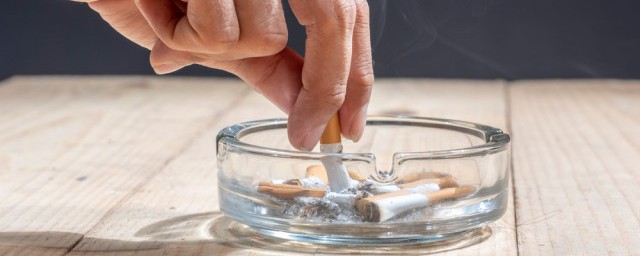 打了新冠疫苗能不能抽烟(打了新冠疫苗能不能抽烟和喝咖啡)