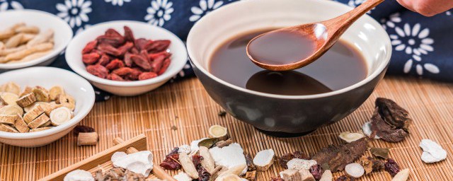 中药冰片禁忌有哪些(冰片外用禁忌 冰片的功效和作用)