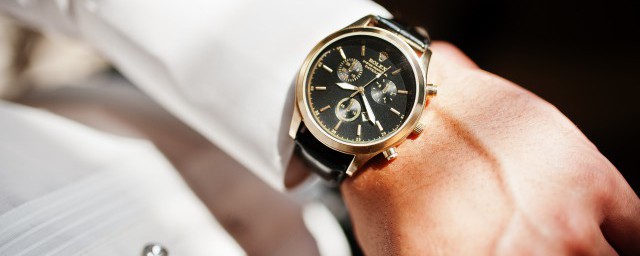 男人戴手表应该注意些什么(男人戴腕表有哪些小技巧)