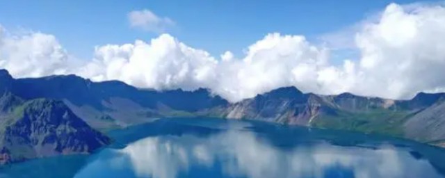 长白山天池美景描述(长白山天池美景的独特之处)