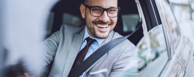 关于两厢和三厢有什么区别(两厢和三厢有什么不同)