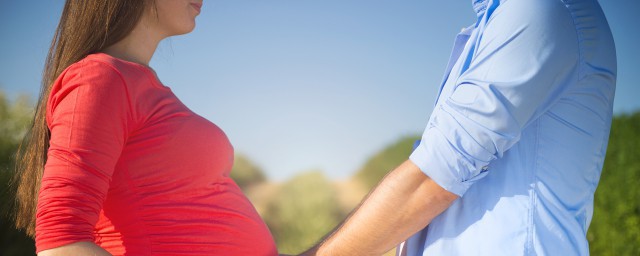 生育补贴如何领取(如何领取生育补助金)