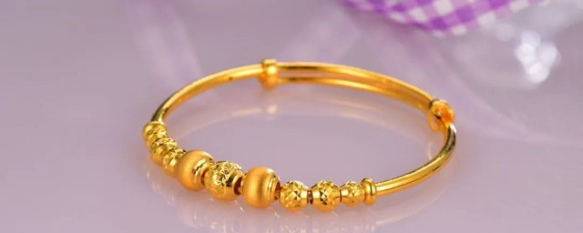 关于婴儿戴金手镯的禁忌介绍(小宝宝戴金手镯的讲究)