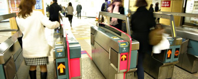 广州地铁最早开始乘坐的时间介绍(广州地铁最早的一般是几点)