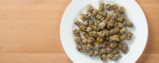 怎样清洗干石斛(石斛干燥前需将什么去除)