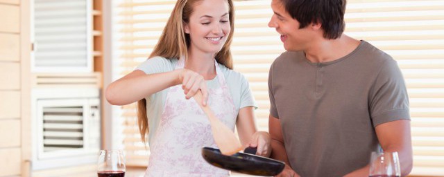 苜蓿菜摊蛋饼的做法(苜蓿煎饼的做法)