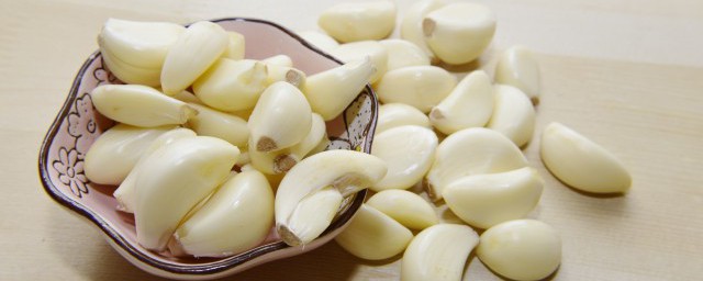 蒜头有什么功效(泡的蒜头有什么功效)