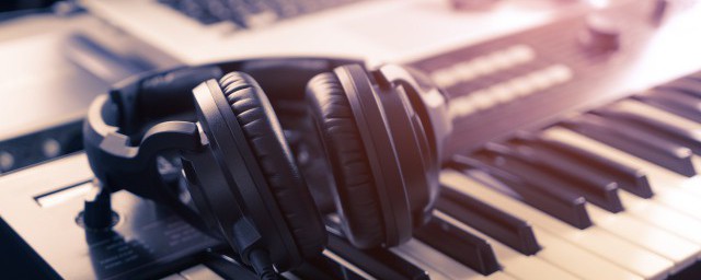 歌曲一壶老酒歌词(歌曲一壶老酒歌词谱)