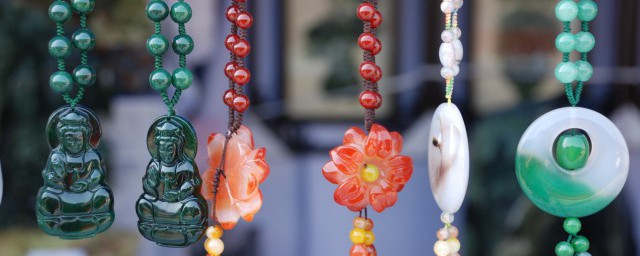 关于女子脖子上戴玉的禁忌(脖子上佩戴玉有什么讲究)