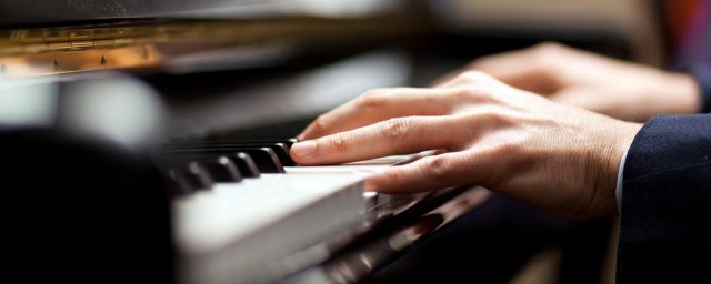 钢琴是由谁发明的(钢琴是谁发明的在哪年发明出来)