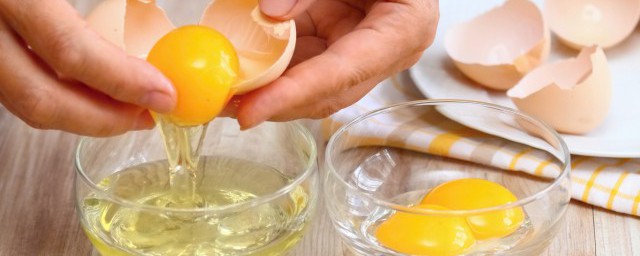 白皮鸡蛋及红皮鸡蛋的区别(红皮的鸡蛋好还是白皮的鸡蛋好)