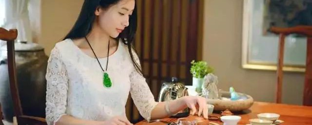 戴翡翠的好处和注意事项(长期佩戴翡翠的好处和坏处)