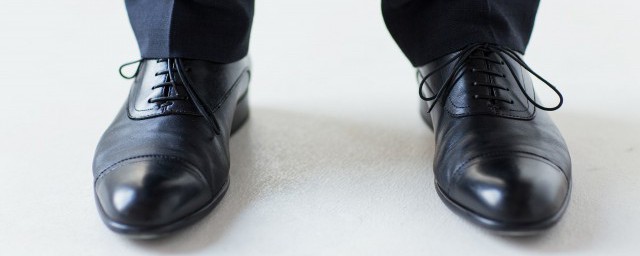 皮鞋的清洁方法(皮鞋怎样清洁)