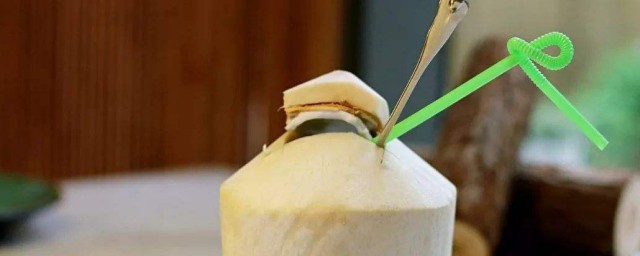 椰青水的功效与作用禁忌介绍(椰青的功效与作用及禁忌)