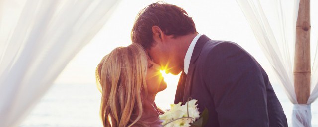 带爱的歌词精选(带爱的歌词有哪些歌词)