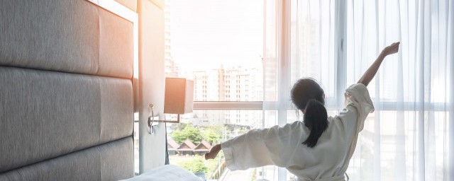 用微笑开启新的一天句子(美好的一天从微笑开始的句子)